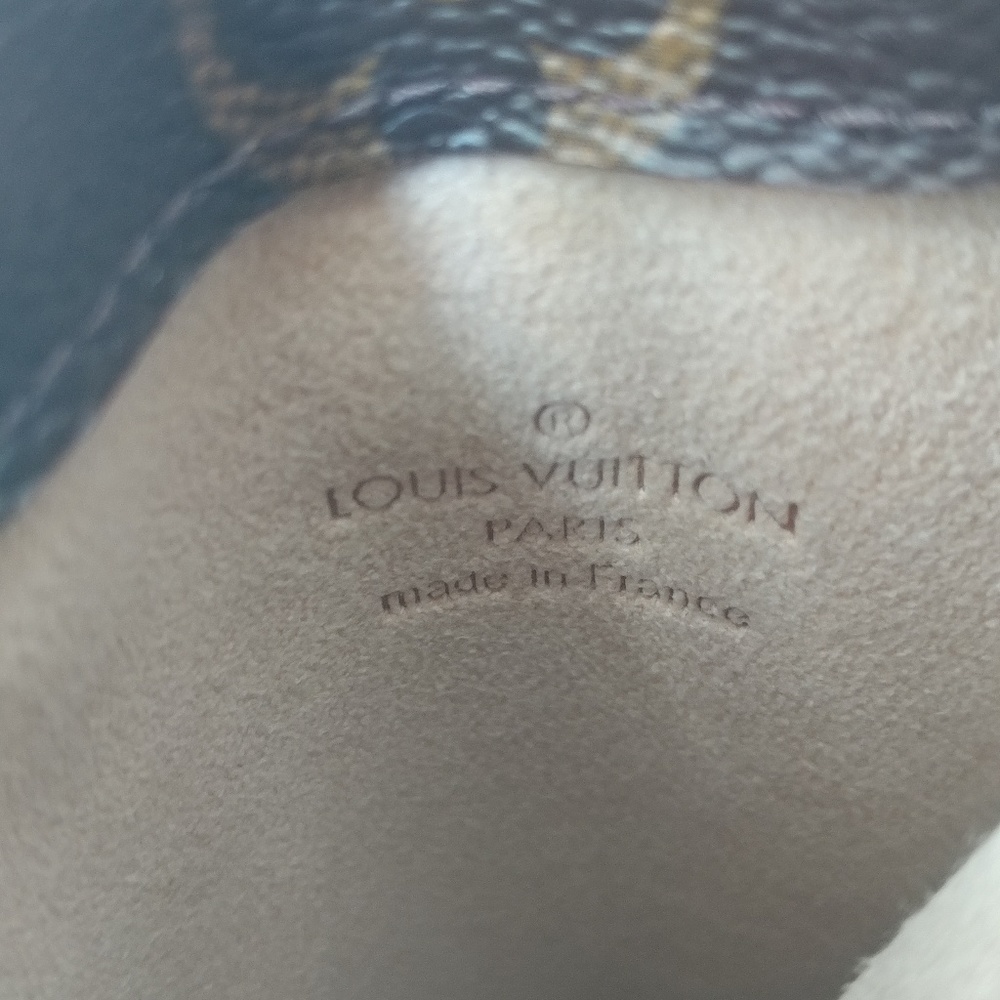 Authentic Louis Vuitton Sunglass Case MM - Picture 7 of 8